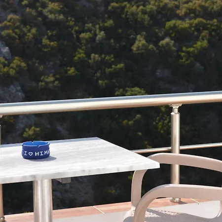 Tolis * Himare