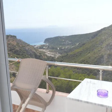 Tolis Apartment Himare