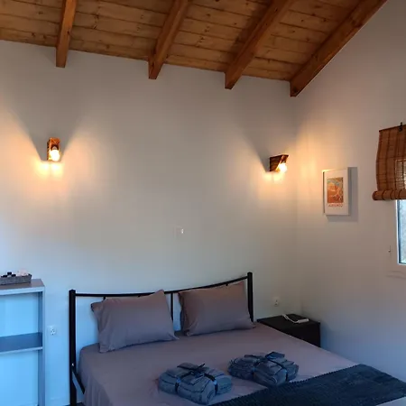 Tolis Apartment Himare